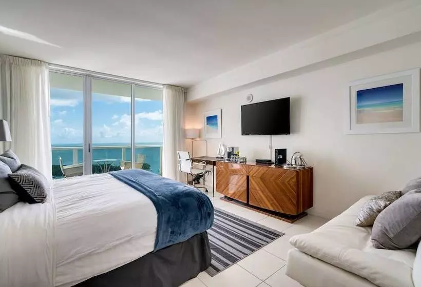 هتل Ocean Million Dollar View Studio + Balcony #2