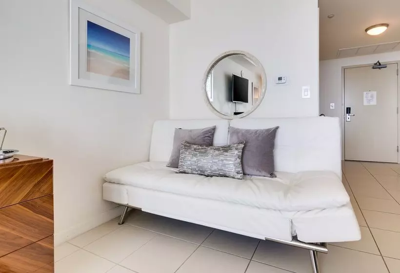 هتل Ocean Million Dollar View Studio + Balcony #2