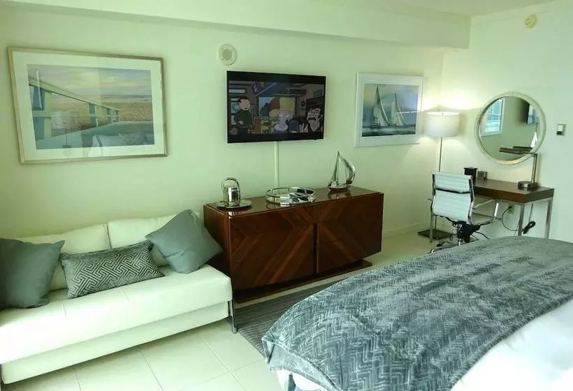 هتل Ocean Million Dollar View Studio + Balcony #2