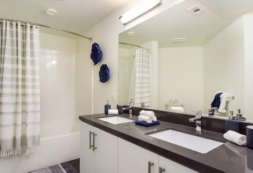 New Downtown La Luxury Jr. Penthouse