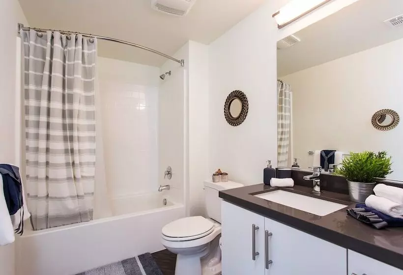 New Downtown La Luxury Jr. Penthouse