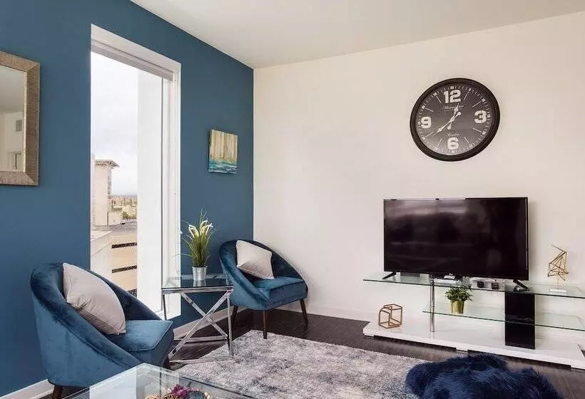 New Downtown La Luxury Jr. Penthouse
