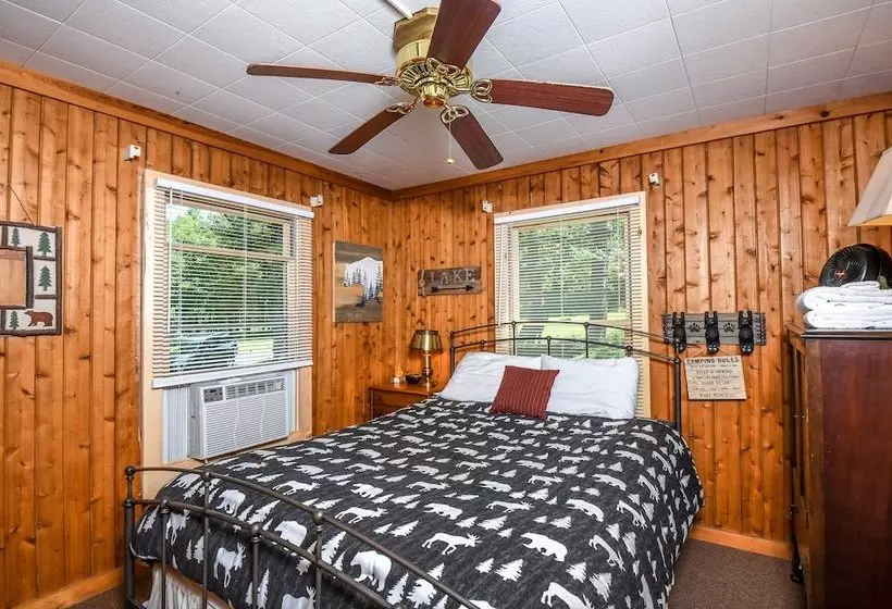 Piney Bear Cabin