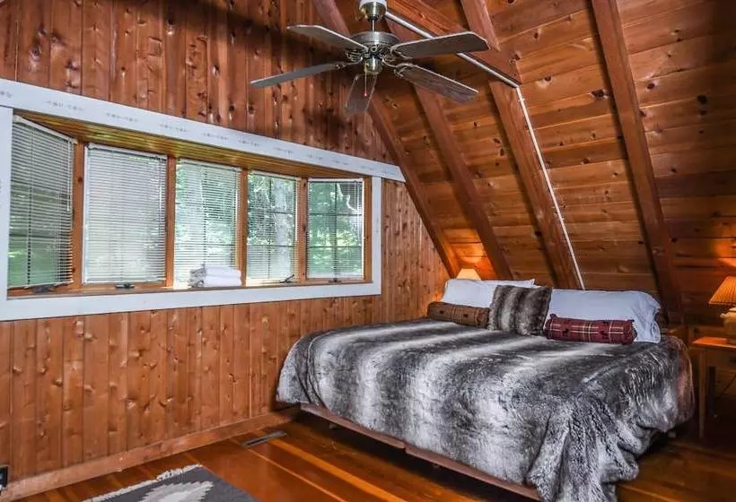 Piney Bear Cabin