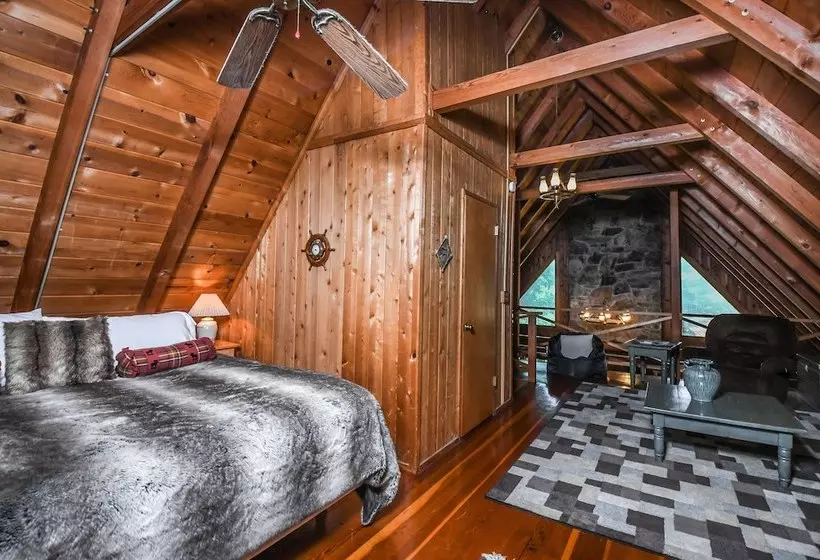 Piney Bear Cabin