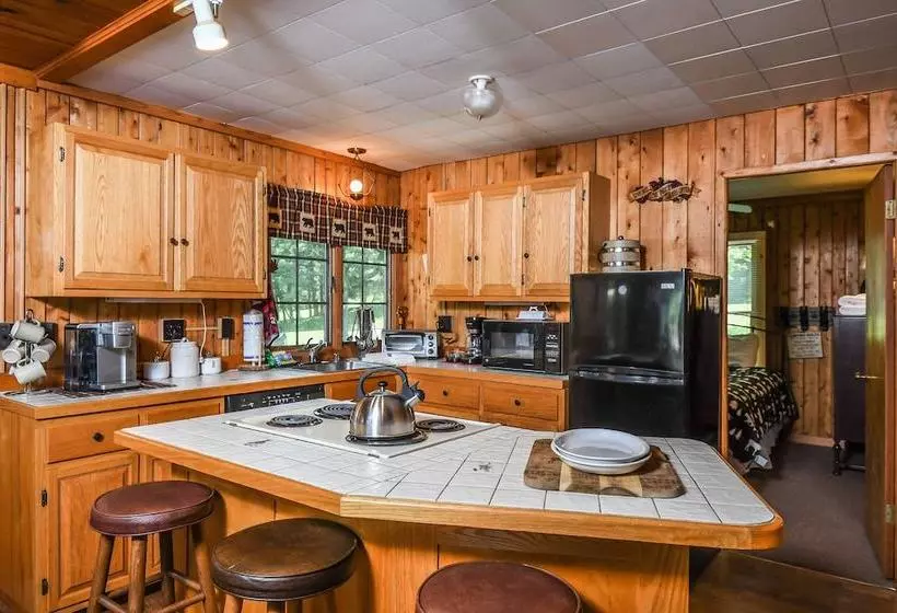 Piney Bear Cabin