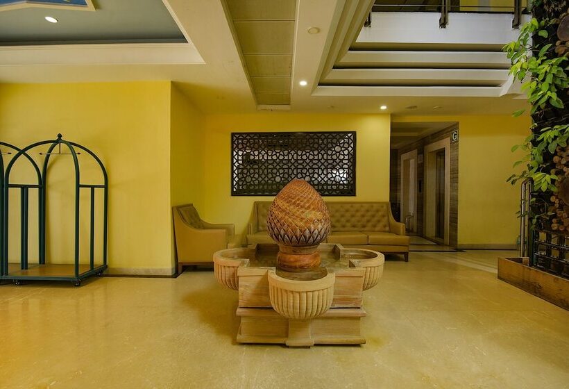 Fabhotel Phoenix Resorts   Nr M Chinnaswamy Stadium
