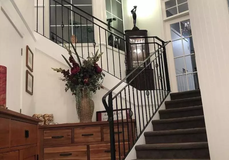 Bayview Valley Lodge Bed & Breakfast