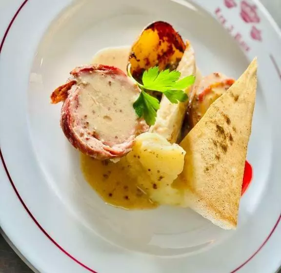 Hotelli Les 3 Rois By Yy