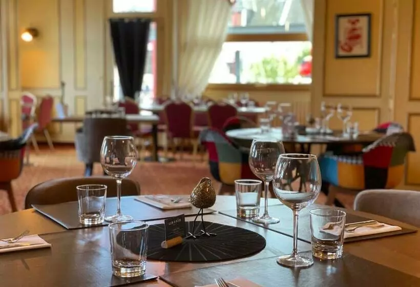 Hotelli Les 3 Rois By Yy