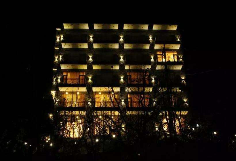 Hotelli Moksha Valley The Sun Shine Resort