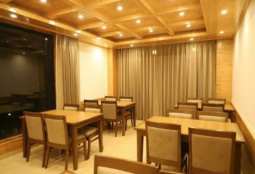 Hotelli Moksha Valley The Sun Shine Resort