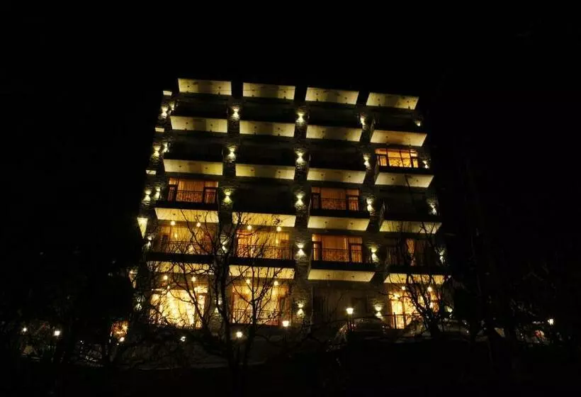 Hotelli Moksha Valley The Sun Shine Resort