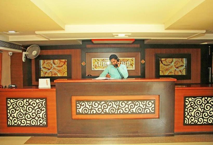 Отель Oyo 22040 Central Plaza