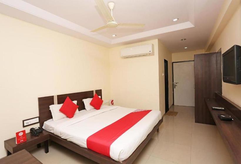 Отель Oyo 22040 Central Plaza