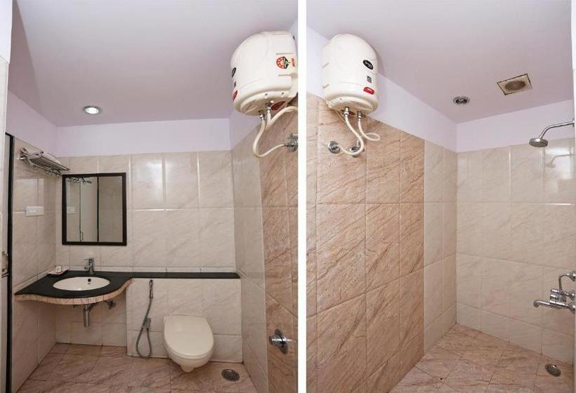 Отель Oyo 22040 Central Plaza