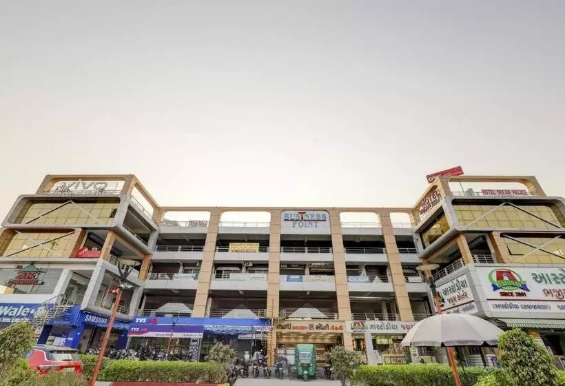 Hotelli Oyo 66904  Laxmi Villa
