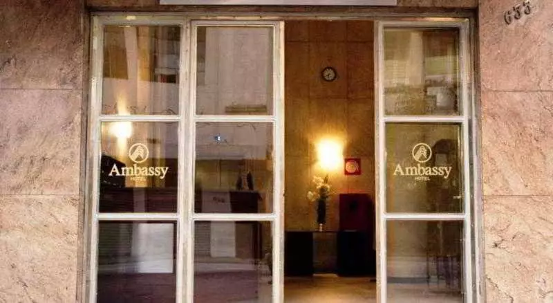 ホテル Ambassy