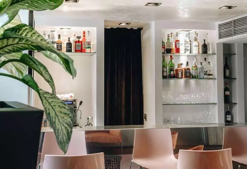 هتل Dellearti Design