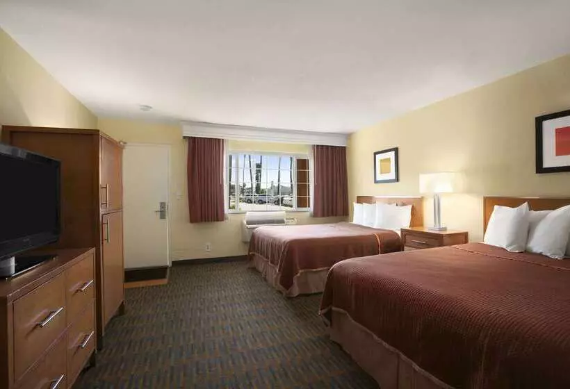 هتل Howard Johnson By Wyndham San Diego Sea World