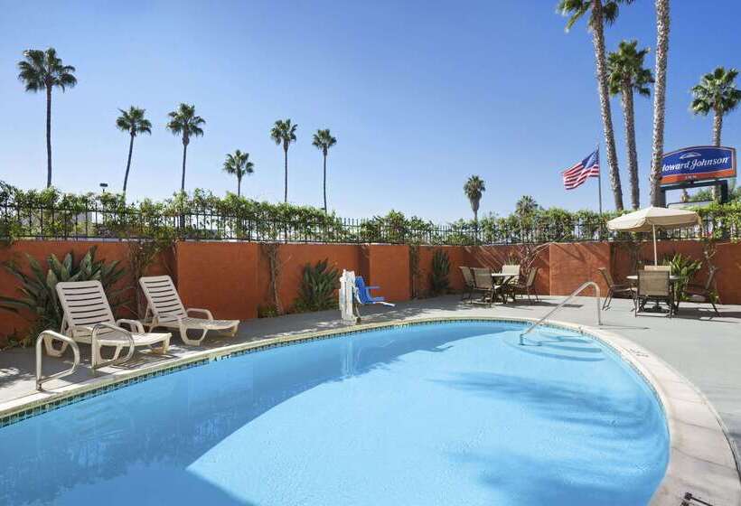 فندق Howard Johnson By Wyndham San Diego Sea World