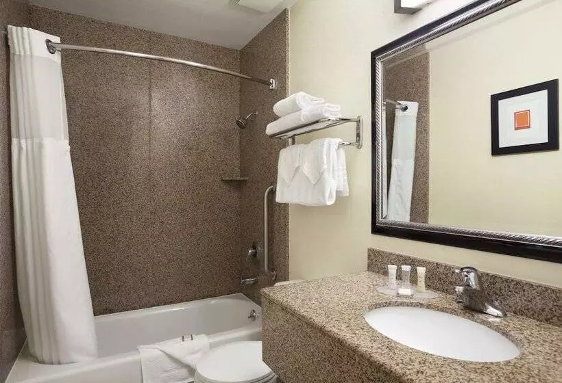 هتل Howard Johnson By Wyndham San Diego Sea World