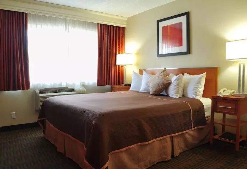 هتل Howard Johnson By Wyndham San Diego Sea World