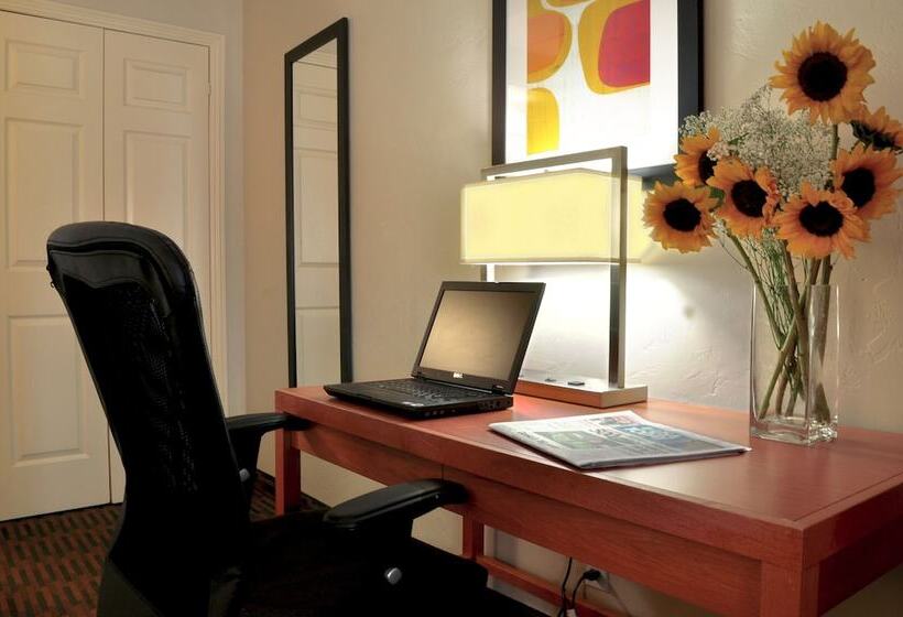 فندق Howard Johnson By Wyndham San Diego Sea World