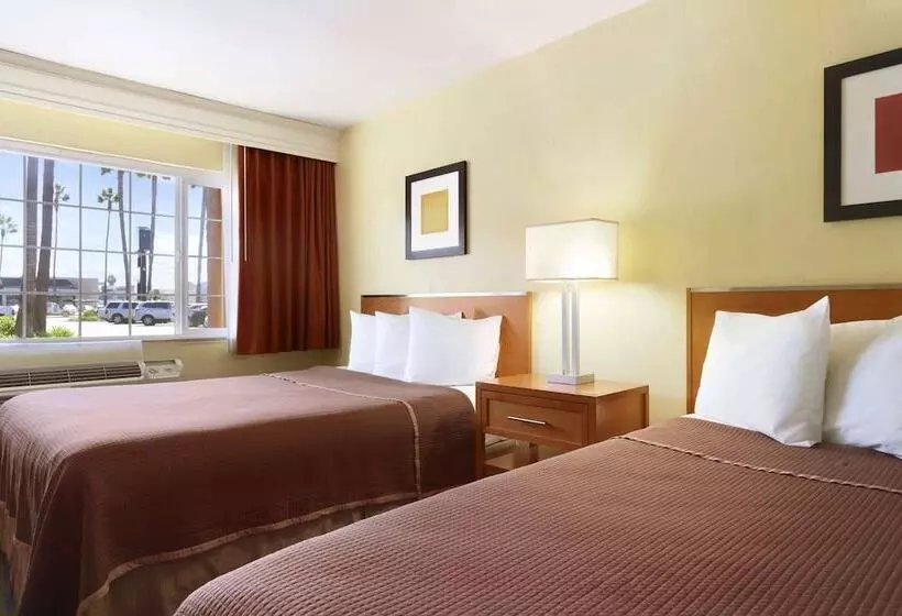 هتل Howard Johnson By Wyndham San Diego Sea World