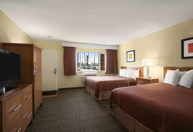 هتل Howard Johnson By Wyndham San Diego Sea World