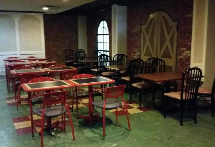 University Hotel & Suites