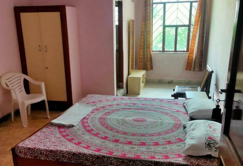 הוסטל Jwala Niketan Guesthouse Private Rooms