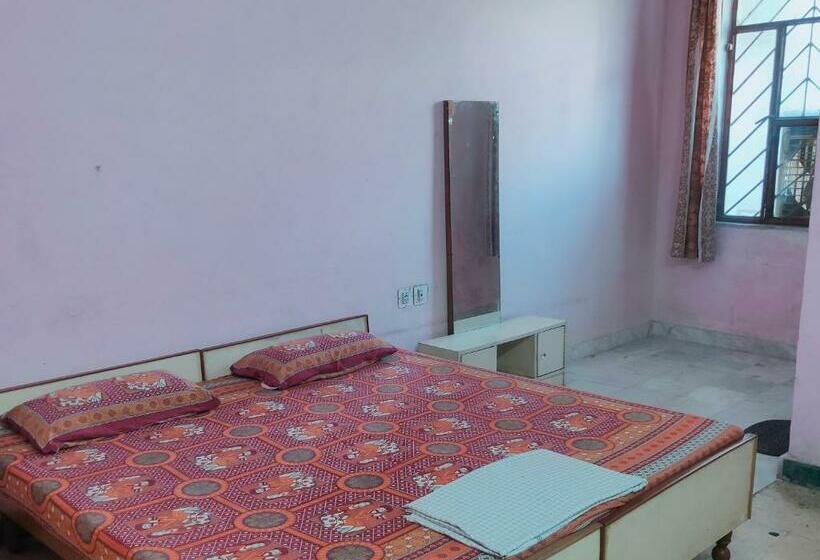 הוסטל Jwala Niketan Guesthouse Private Rooms