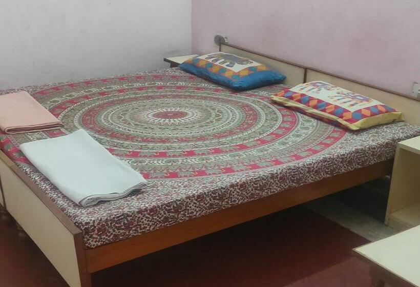 הוסטל Jwala Niketan Guesthouse Private Rooms