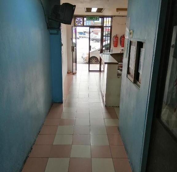 Otel Spot On 89916 Gold Star