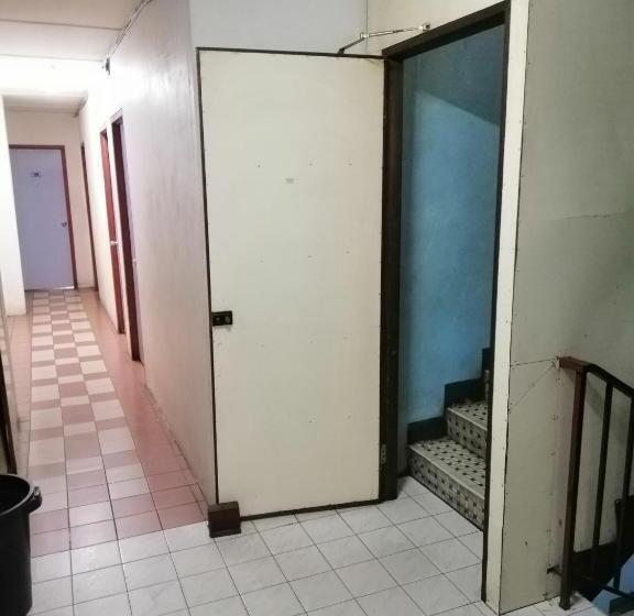 Otel Spot On 89916 Gold Star