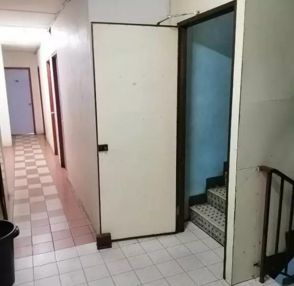 Hotelli Spot On 89916 Gold Star