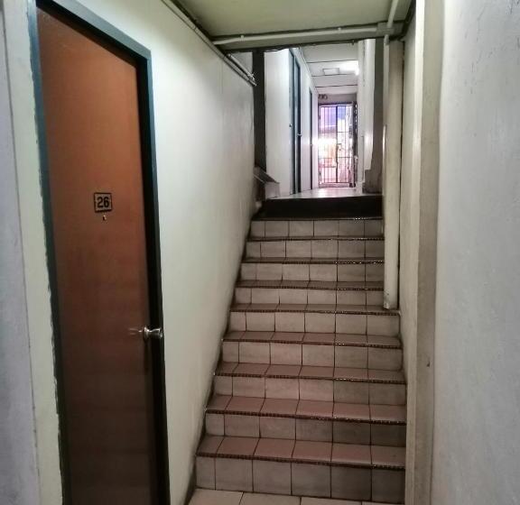 Otel Spot On 89916 Gold Star