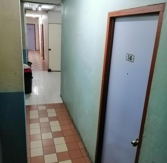 Otel Spot On 89916 Gold Star