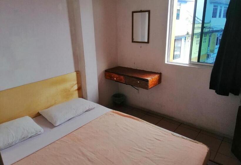 Otel Spot On 89916 Gold Star