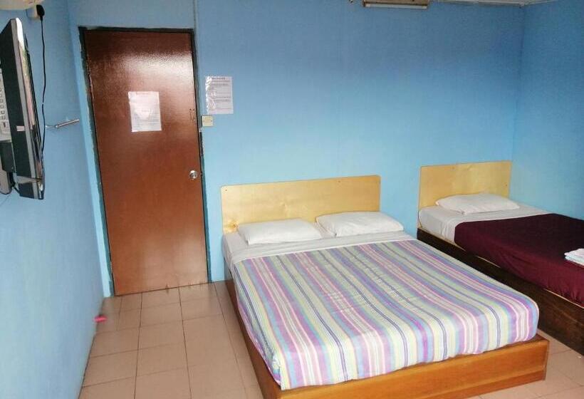 Otel Spot On 89916 Gold Star