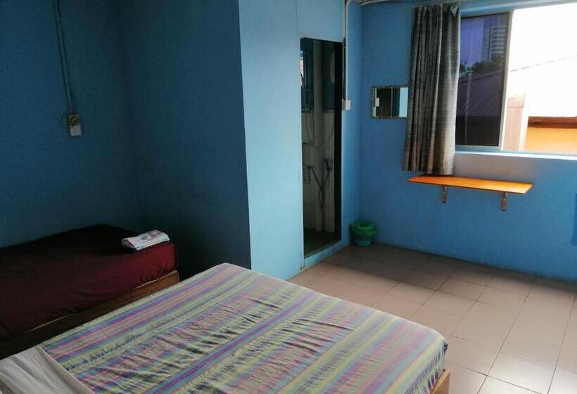 Otel Spot On 89916 Gold Star