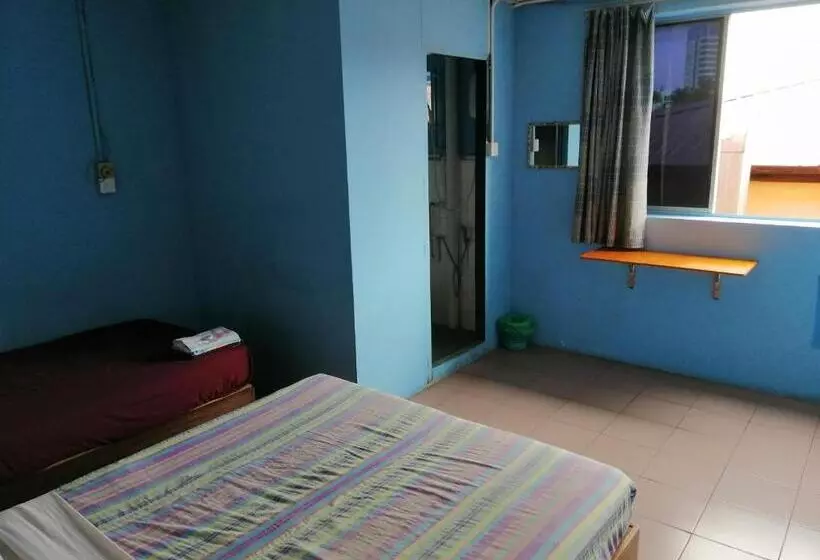 Hotelli Spot On 89916 Gold Star