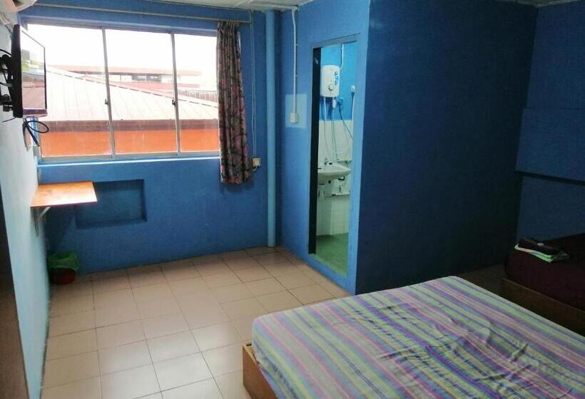 Otel Spot On 89916 Gold Star