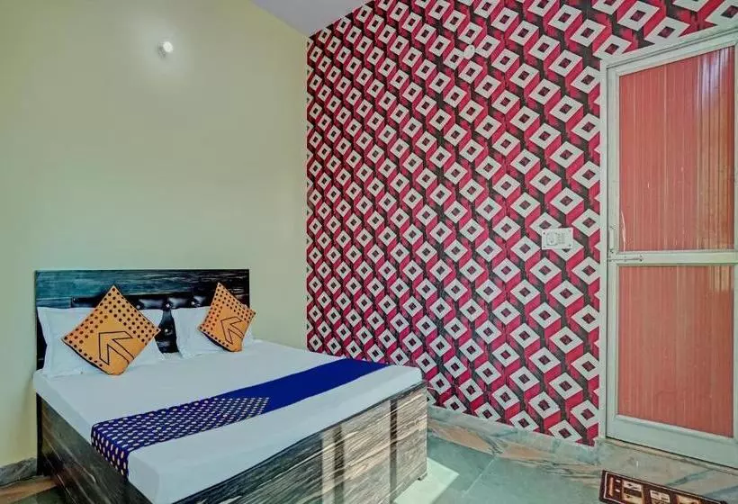 ホテル Oyo 69341 Hemraj