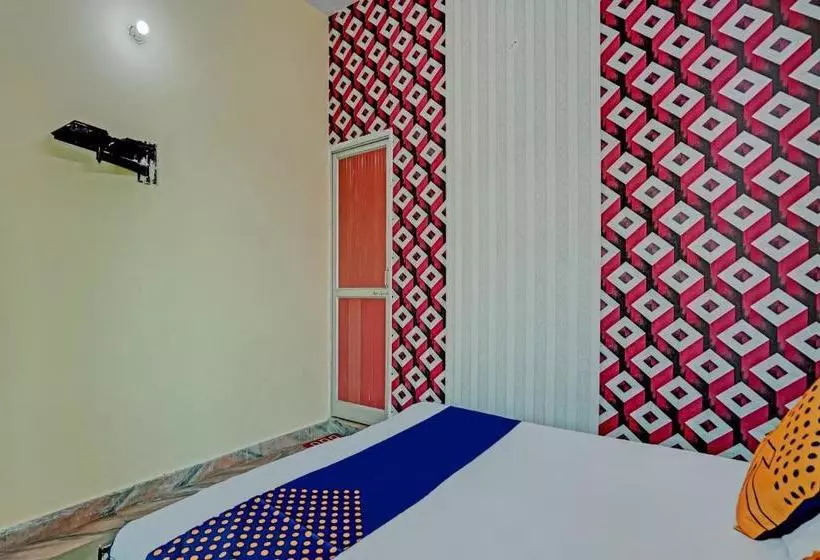 ホテル Oyo 69341 Hemraj