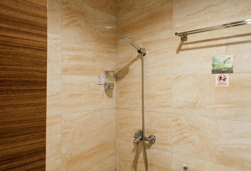 פנסיון Reddoorz Plus Near Lippo Mall Kemang 2