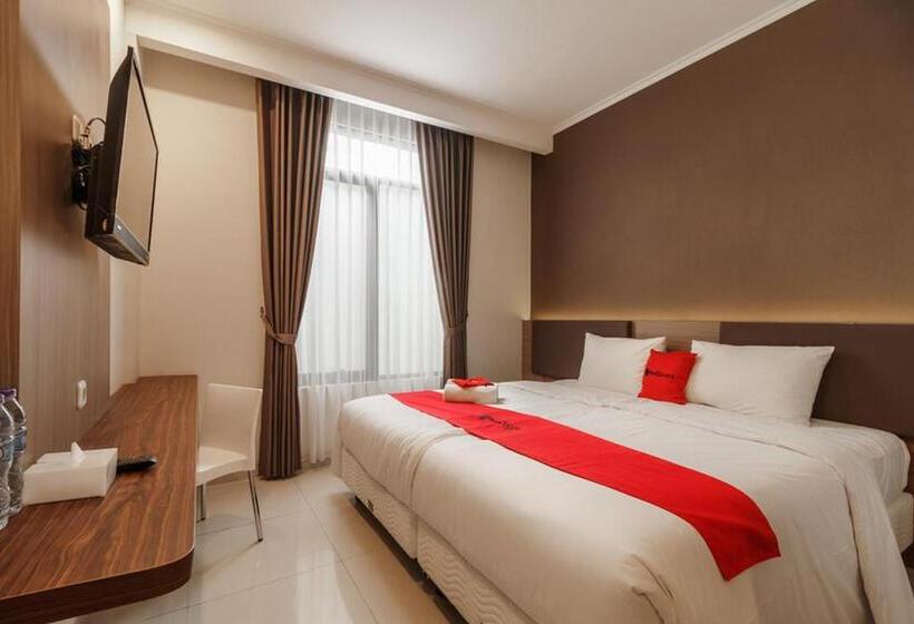 פנסיון Reddoorz Plus Near Lippo Mall Kemang 2