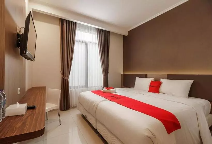 ペンション Reddoorz Plus Near Lippo Mall Kemang 2