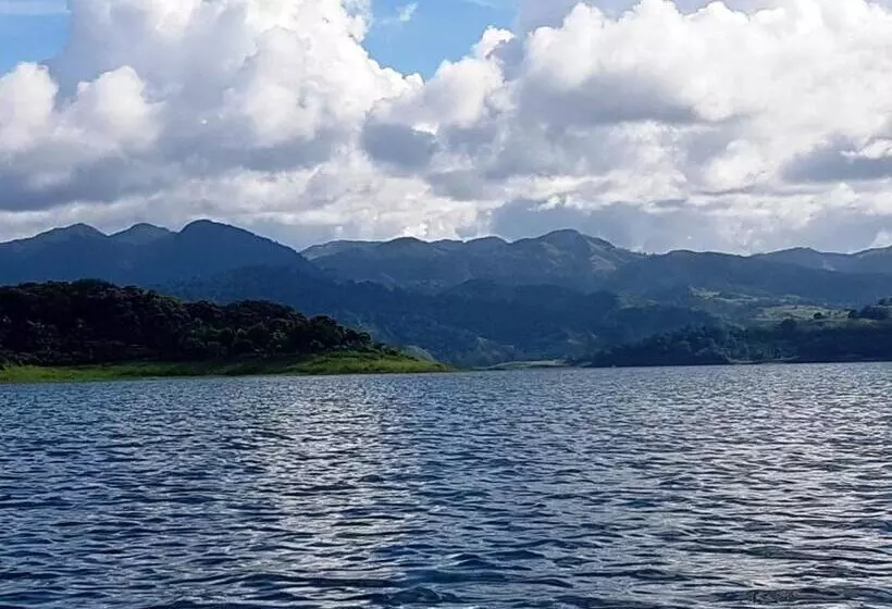 Toucan Lane Hotel And Restaurant